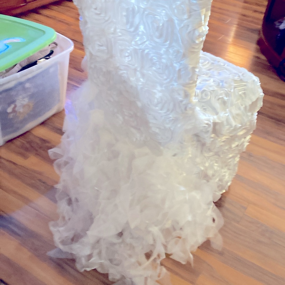 Bridal Shower Chair Cover - Picture 3 of 7